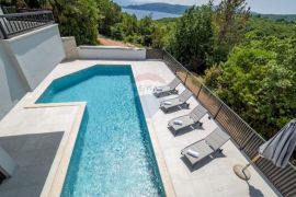 KRK-Villa s bazenom-160m2-500m od mora, Vrbnik, Haus