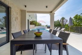 KRK-Villa s bazenom-160m2-500m od mora, Vrbnik, Haus