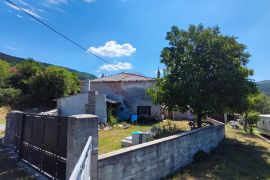 Istra, Ćićarija, samostojeća kuća sa pogledom na prirodu, Lanišće, House