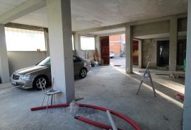 Viškovo, Dovičići, predivna kuća 520m2 s dva stana, velikom garažom i urednom okućnicom., Viškovo, Casa