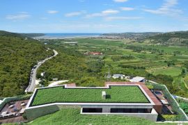 Buje, Kaštel kombinacija građevinskog i poljoprivrednog zemljište sa pogledom na more, Buje, Land