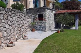 OPATIJA,OPRIĆ- stan 2S+DB sa vrtom, parkingom, terasom, pogledom na more, Opatija - Okolica, Kвартира