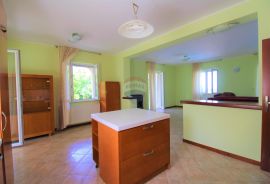 Rovinj,okolica,samostojeća kuća 260m2 na 1500m2 okućnice-otvoreni pogled na more, Rovinj, بيت