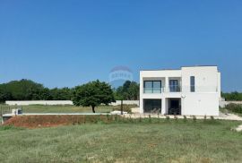 Istra,okolica Barbana, moderna vila s bazenom na velikom imanju, Barban, Дом