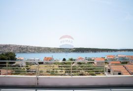 Otok Rab, Barbat, potkrovlje s ogromnom terasom. Pogled na more., Rab, شقة