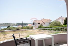 Otok Rab, Barbat, 2 SB + DB s 2 terase, Rab, Apartamento