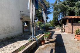 Istra, Poreč, kuća sa restoranom i velikom okućnicom od 5614 m2, Poreč, Casa