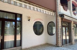 Istra, Poreč, kuća sa restoranom i velikom okućnicom od 5614 m2, Poreč, Casa