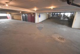 ZAGREB- ULICA GRADA VUKOVARA, skladišno/poslovni prostor 872 m2, 2 100 EUR, Zagreb, Propriété commerciale