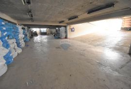 ZAGREB- ULICA GRADA VUKOVARA, skladišno/poslovni prostor 872 m2, 2 100 EUR, Zagreb, Propriété commerciale