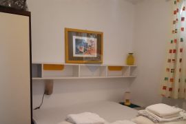 Istra, Poreč, samostojeća apartmanska kuća samo nekoliko minuta do centra grada - 617m2, Poreč, Famiglia