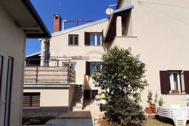 Istra, Poreč, samostojeća apartmanska kuća samo nekoliko minuta do centra grada - 617m2, Poreč, Famiglia