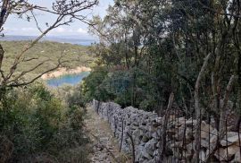 OTOK CRES - NEGRAĐEVINSKO ZEMLJIŠTE UZ MORE, Cres, Tierra