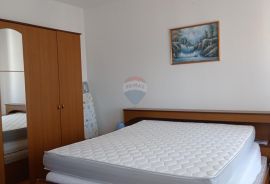 Jadranovo, samostojeća kuća sa tri apartmana, 185 m2, prodaje se, Crikvenica, Haus