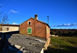 ISTRA, KANFANAR - Kompleks od 2 kuće i 6052 m2 građevinskog zemljišta s pogledom na more, Kanfanar, Casa