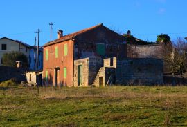 ISTRA, KANFANAR - Kompleks od 2 kuće i 6052 m2 građevinskog zemljišta s pogledom na more, Kanfanar, Casa