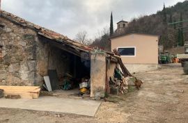 Pazin, Lupoglav, kamena kuća za adaptaciju s prostranim pogledom na cijelo mjesto, Lupoglav, Kuća