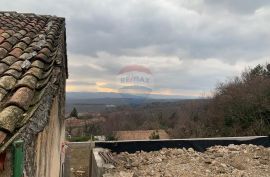 Pazin, Lupoglav, kamena kuća za adaptaciju s prostranim pogledom na cijelo mjesto, Lupoglav, Kuća