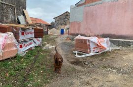 Pazin, Lupoglav, kamena kuća za adaptaciju s prostranim pogledom na cijelo mjesto, Lupoglav, Kuća