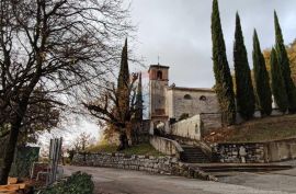 Pazin, Lupoglav, kamena kuća za adaptaciju s prostranim pogledom na cijelo mjesto, Lupoglav, Kuća