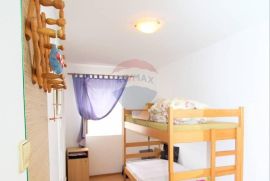 Poreč uža okolica - Stan s dva zasebna studio apartmana i vrtom, Poreč, Дом