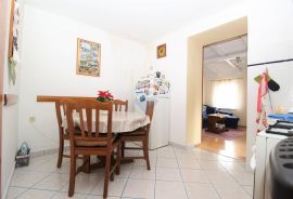 Poreč uža okolica - Stan s dva zasebna studio apartmana i vrtom, Poreč, Дом