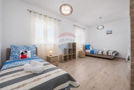 Istra,Fažana,apartmanska kuća 600m od mora, Fažana, Casa