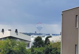 Istra, Umag, Zambratija, komforni stan na prvom katu sa garažom i panoramskim pogledom na more i grad, Umag, Apartamento