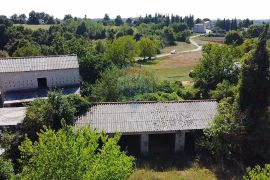 Polovica malog istarskog sela u blizini Žminja, Žminj, Kuća