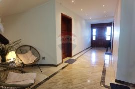 PULA, STAN 190 m2 + apartman 60m2, Pula, Διαμέρισμα