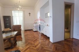 ČETVEROSOBAN STAN U CENTRU PULE, Pula, Appartment