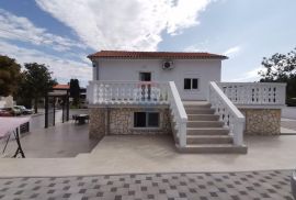 OTOK KRK,Dobrinj samostojeća kamena villa, Dobrinj, بيت