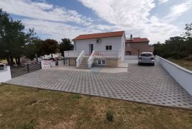 OTOK KRK,Dobrinj samostojeća kamena villa, Dobrinj, بيت