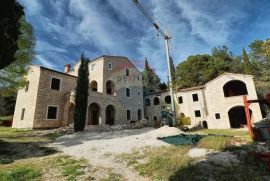 Istra, Kanfanar, velika kamena kuća u rohbau fazi, Kanfanar, Kuća