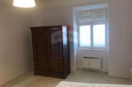 Otok Krk, Dobrinj, autohtona samostojeća kuća, 150 m2, s pogledom na more, Dobrinj, House