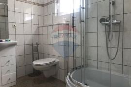 Otok Krk, Dobrinj, autohtona samostojeća kuća, 150 m2, s pogledom na more, Dobrinj, House