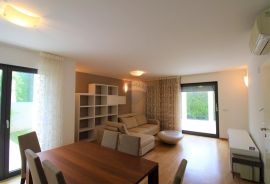 Rovinj,prizemlje 130m2+vrt+parking, Rovinj, Appartment