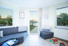 OPATIJA, Centar - Etaža Ville sa 4 apartmana sa prekrasnim pogledom i parkingom, Opatija, Kвартира