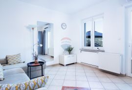 OPATIJA, Centar - Etaža Ville sa 4 apartmana sa prekrasnim pogledom i parkingom, Opatija, Kвартира