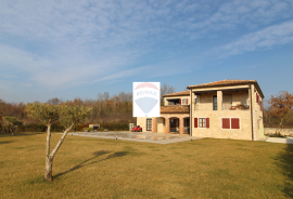 Istra, Tinjan, kamena kuća sa bazenom i velikom okućnicom, Tinjan, House