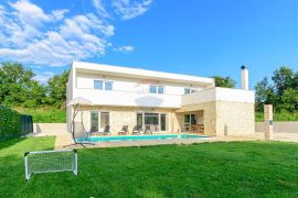 Istra, okolica Svetvinčenta, moderna luksuzna villa za odmor sa bazenom na odličnoj lokaciji, Svetvinčenat, House