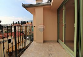 OPATIJA- strogi centar, dvoetažan stan 185 m2,  2. red od mora sa parkirnim mjestom, Opatija, Appartement