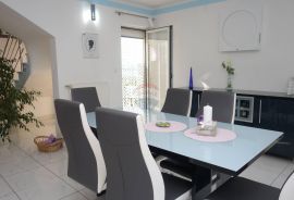 CRIKVENICA, Vila s bazenom, apartmanima i panoramskim pogledom na more, Crikvenica, Ev