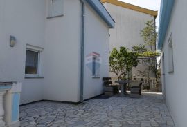 CRIKVENICA, Vila s bazenom, apartmanima i panoramskim pogledom na more, Crikvenica, Ev