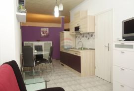 CRIKVENICA, Vila s bazenom, apartmanima i panoramskim pogledom na more, Crikvenica, Ev