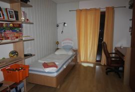 Novigrad, stan u prizemlju s bazenom i okućnicom, Novigrad, Flat