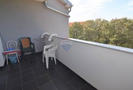 Novi Vinodolski, Povile, Etaža kuće-116m2 s 2 stana blizu mora, Novi Vinodolski, Wohnung