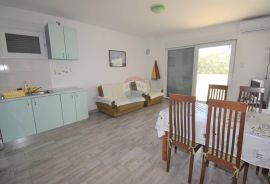 Novi Vinodolski, Povile, Etaža kuće-116m2 s 2 stana blizu mora, Novi Vinodolski, Wohnung