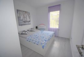 Novi Vinodolski, Povile, Etaža kuće-116m2 s 2 stana blizu mora, Novi Vinodolski, Wohnung