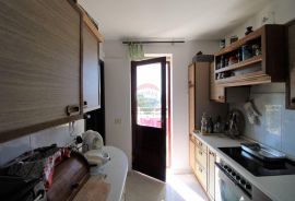 Rovinj,stan 90m od mora,pogled,teras,parking,2 .kat, Rovinj, Stan